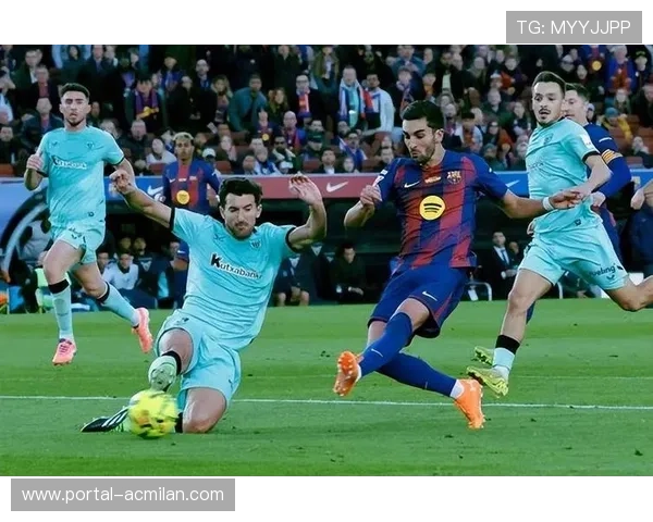 巴萨对阵奥萨苏纳，费兰倒钩造险引全场惊呼